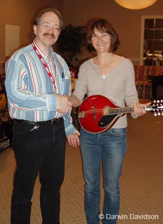 2007 Joe Val mandolin raffle winner-2045